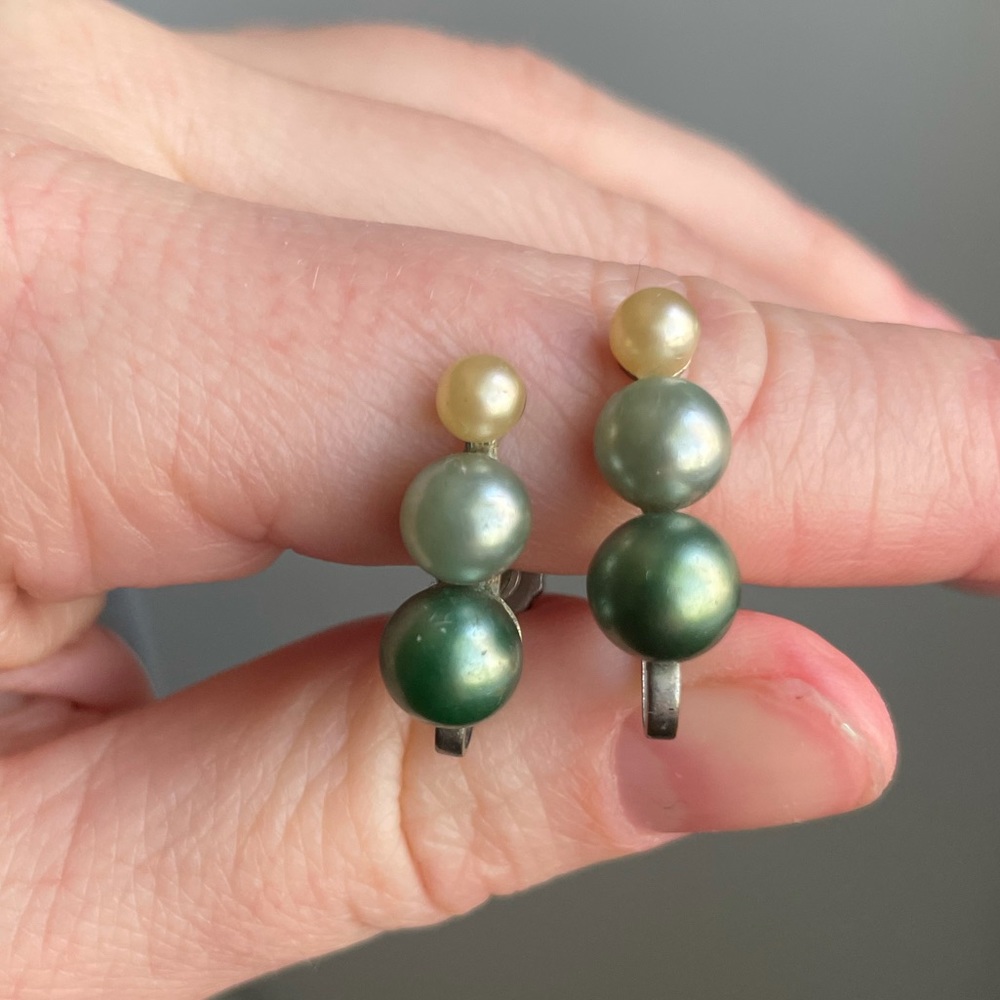 Vintage screw on earrings